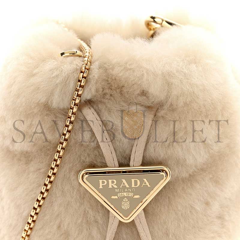 Pra*a ecru sheepskin mini pouch 1nr016 (9.5*9*6cm)